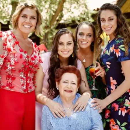 Teresa Muchnik Rosenblum with her daughter and granddaughters.